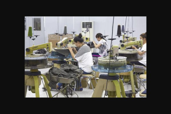 外モンゴルの工場に直接依頼するヤクニットの生産
